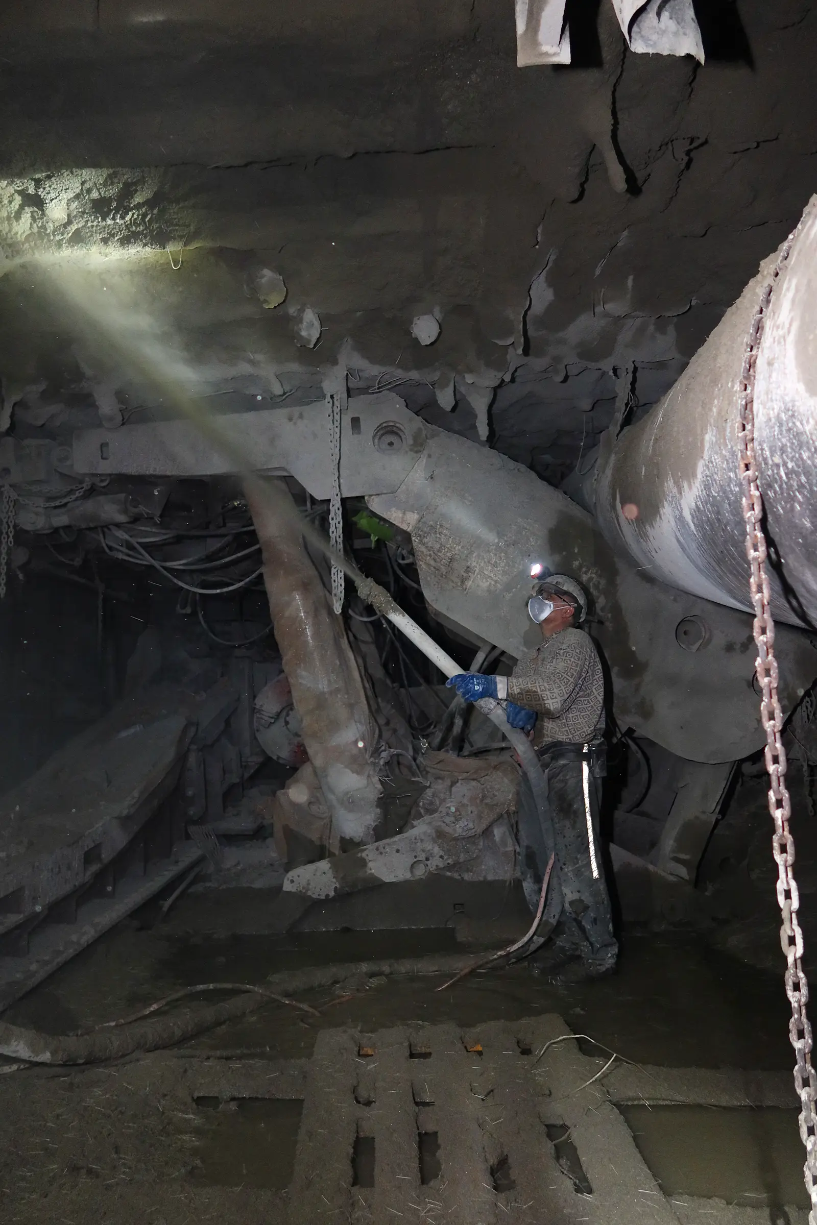 Modern technologies in underground construction — fiber-reinforced shotcrete