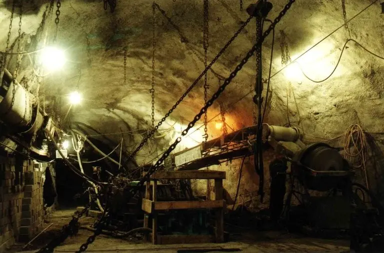 Agregat iniekcyjny do konsolidacji górotworu w kopalni podziemnej