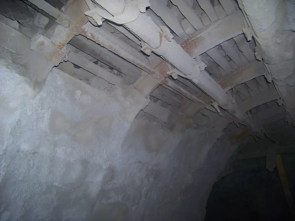 Mineral mining binders